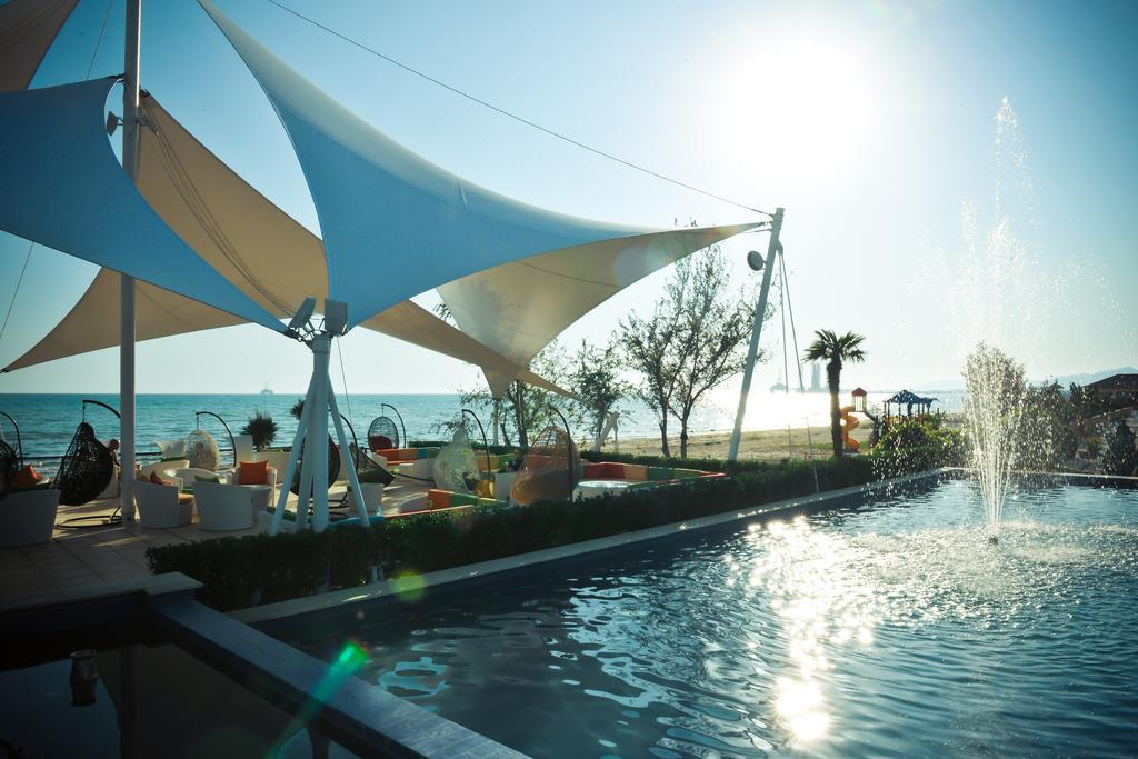 The Crescent Beach Hotel Baku Exteriör bild